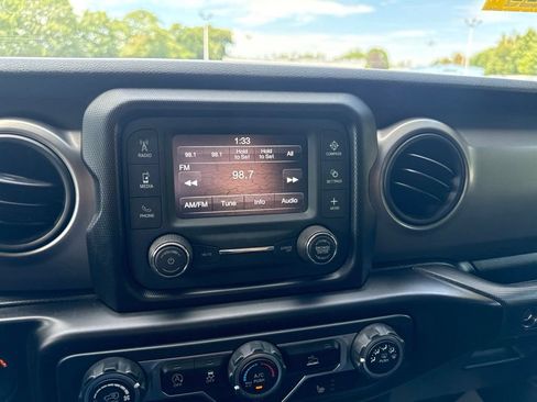 Used 2021 Jeep Gladiator Sport AWD/4WD image 24