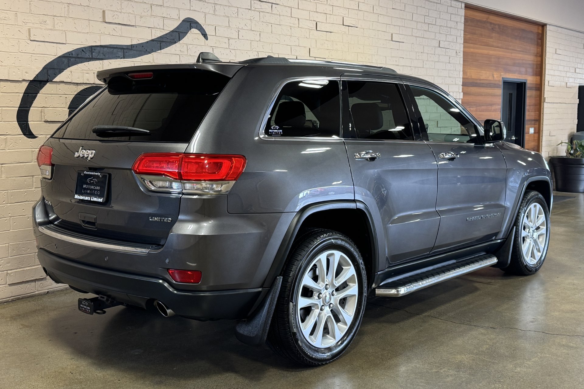 Used 2017 Jeep Grand Cherokee Limited AWD/4WD image 4