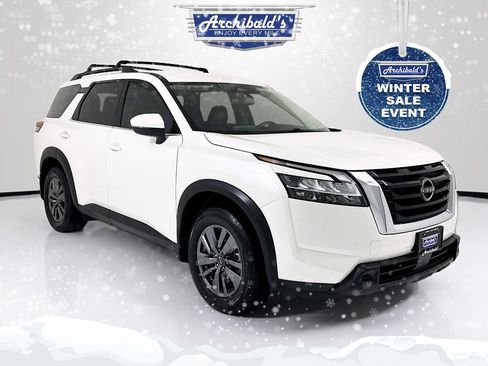 Used 2022 Nissan Pathfinder SV image 1