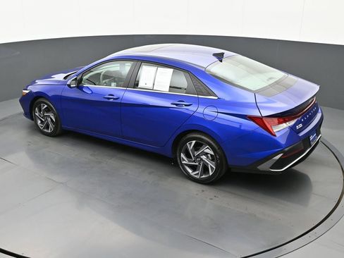 Certified 2025 Hyundai Elantra SEL image 35