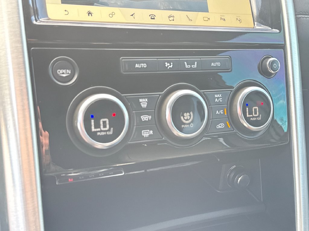 Used 2019 Land Rover Discovery HSE AWD/4WD image 24