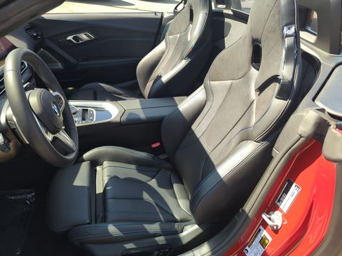 Certified 2024 BMW Z4 M40i w/ Premium Package image 16