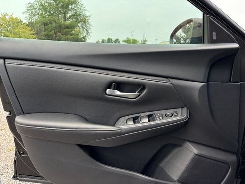 Used 2025 Nissan Sentra SV FWD image 18