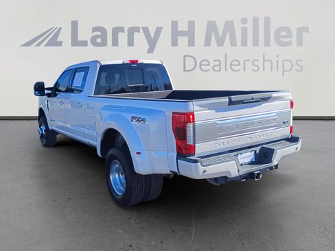Used 2019 Ford F350 Platinum w/ Platinum Ultimate Package image 3