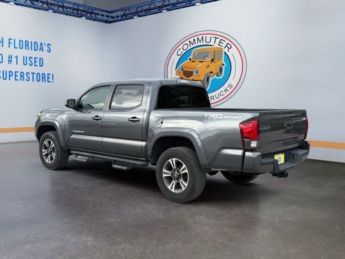 Used 2018 Toyota Tacoma TRD Sport image 4