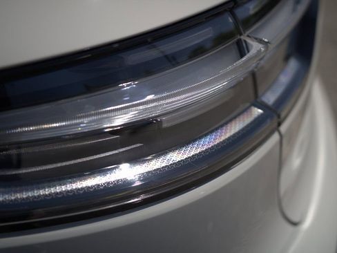 Certified 2025 Porsche Macan Turbo image 20