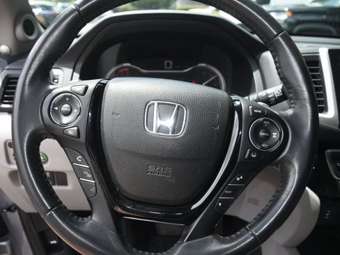 Used 2017 Honda Pilot Touring image 14