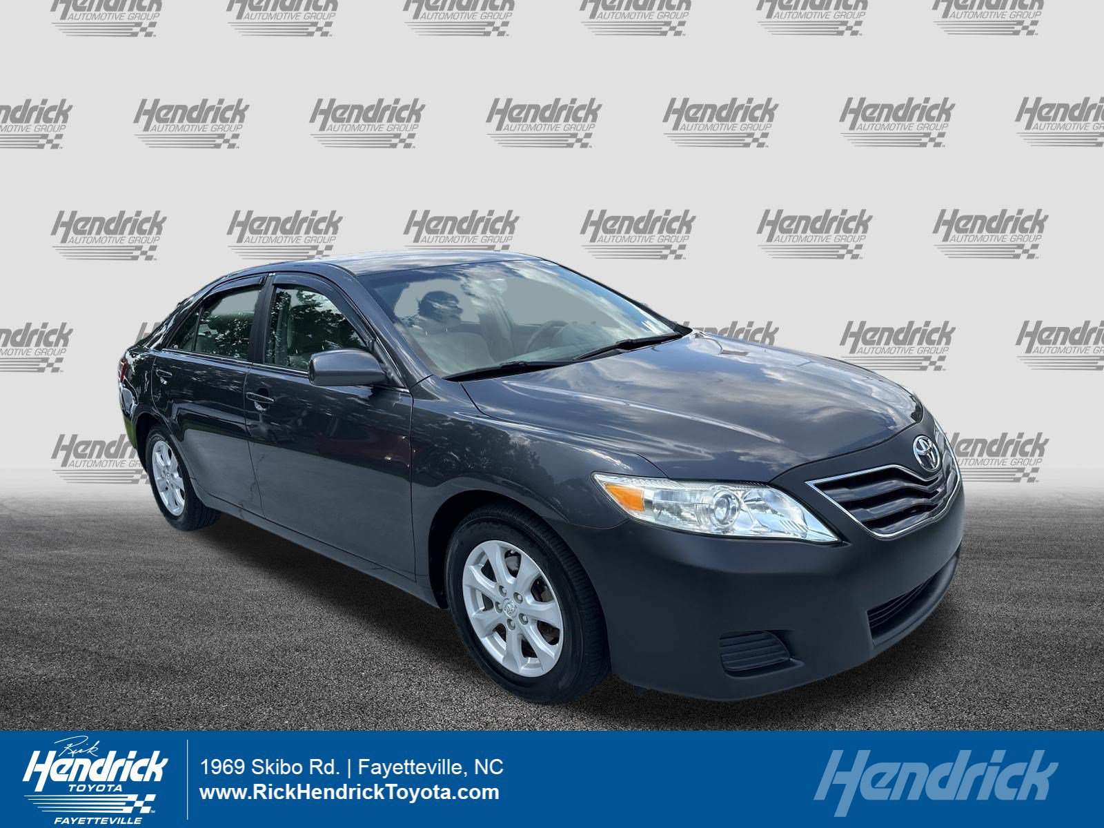 Used 2010 Toyota Camry LE FWD image 1