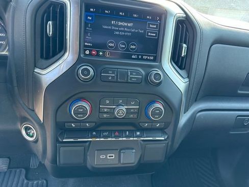 Used 2021 Chevrolet Silverado 1500 LT AWD/4WD image 18