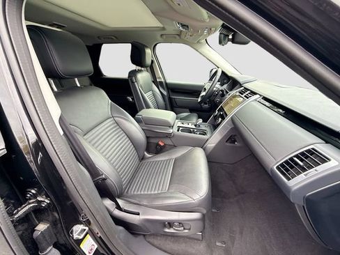 Used 2024 Land Rover Discovery S image 31
