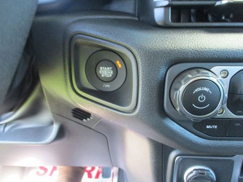 New 2025 Jeep Gladiator Sport image 6