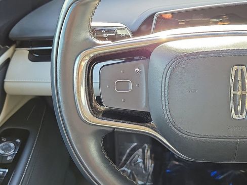 Used 2024 Lincoln Nautilus Reserve image 19