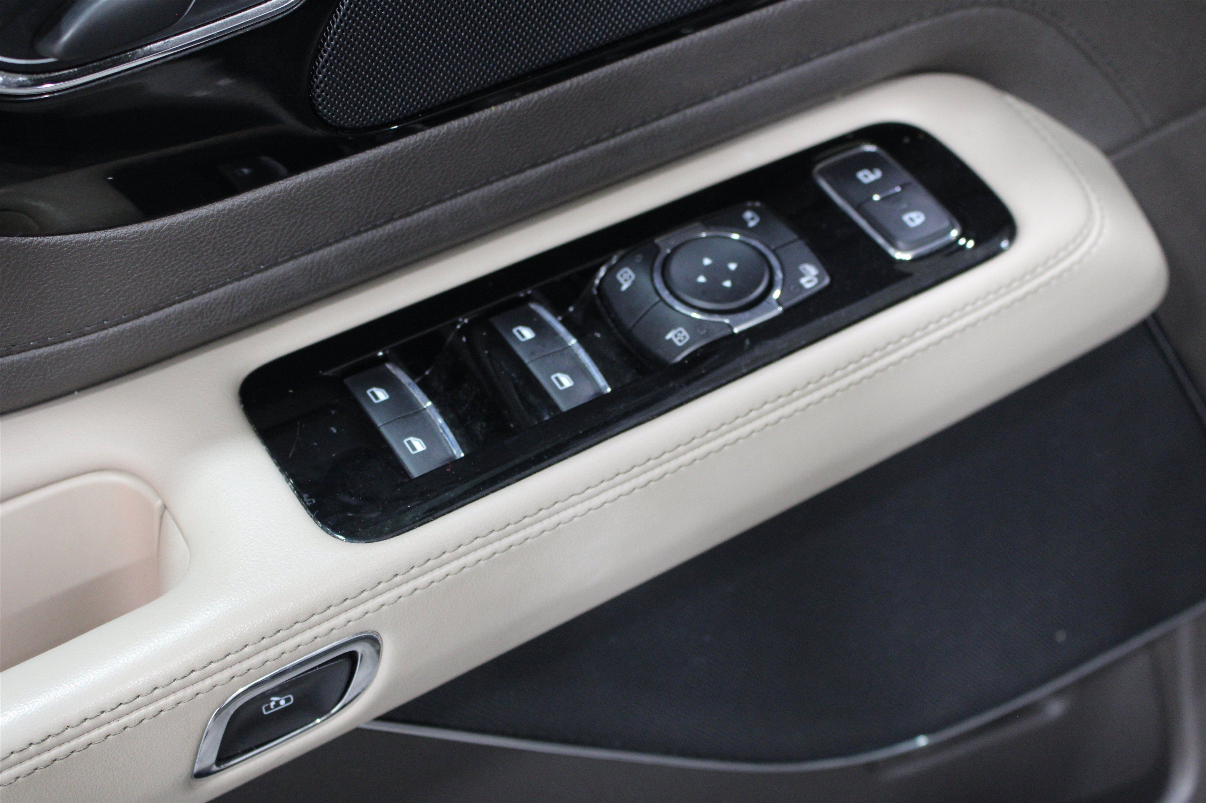Used 2022 Lincoln Aviator Reserve w/ Elements Package Plus AWD/4WD image 6