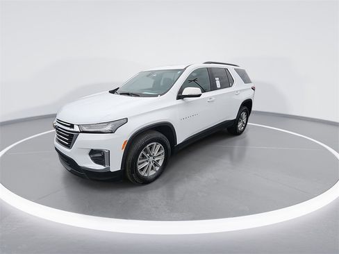 Used 2023 Chevrolet Traverse LT image 4