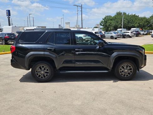 Used 2025 Toyota 4Runner SR5 AWD/4WD image 4