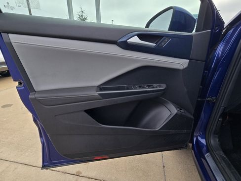 Used 2024 Volkswagen Taos SE image 11