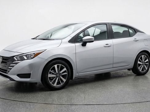 Used 2025 Nissan Versa SV FWD image 3
