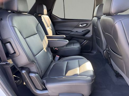 Used 2023 Chevrolet Traverse LT image 14