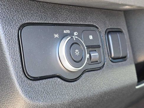 Used 2025 Mercedes-Benz Sprinter 2500 image 25