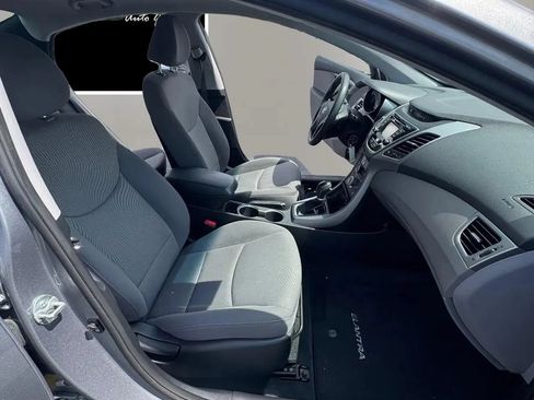Used 2014 Hyundai Elantra SE w/ Option Group 02 FWD image 13