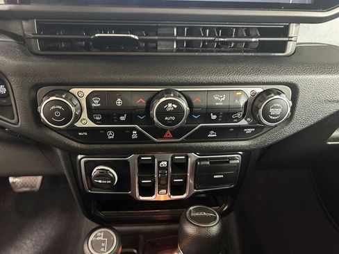 Used 2024 Jeep Gladiator Sport AWD/4WD image 20