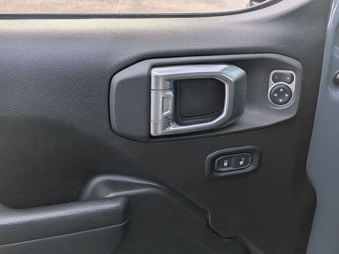 Certified 2024 Jeep Gladiator Sport image 12