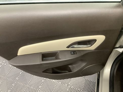 Used 2014 Chevrolet Cruze Diesel image 5