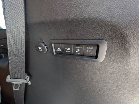 New 2026 Chrysler Pacifica Pinnacle w/ Trailer Tow Group FWD image 56