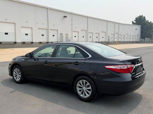 Used 2017 Toyota Camry LE FWD image 3
