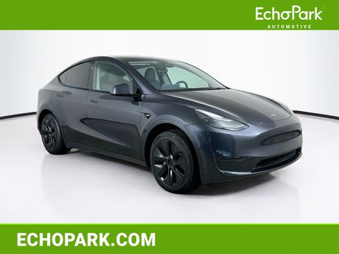Used 2025 Tesla Model Y Long Range RWD image 1