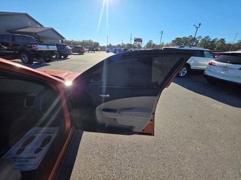 Used 2011 Dodge Charger SE image 10