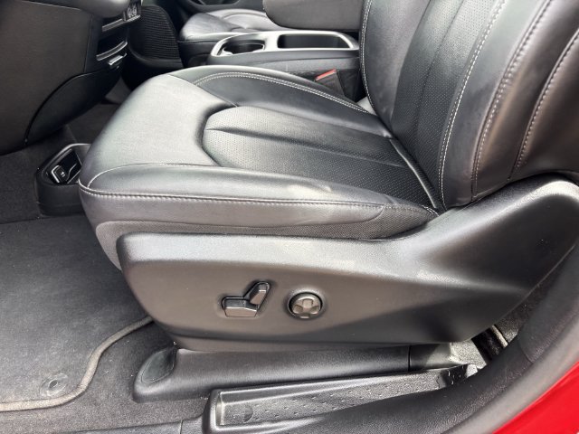 Used 2025 Chrysler Pacifica Select FWD image 21