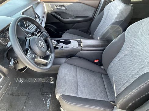 Used 2023 Nissan Rogue SV image 17