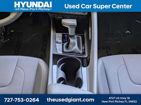 Certified 2025 Hyundai Elantra SEL FWD image 19