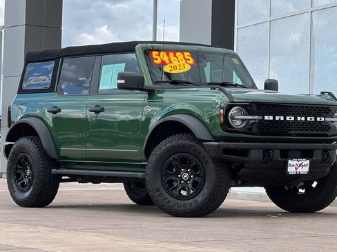 Used 2023 Ford Bronco Wildtrak image 2