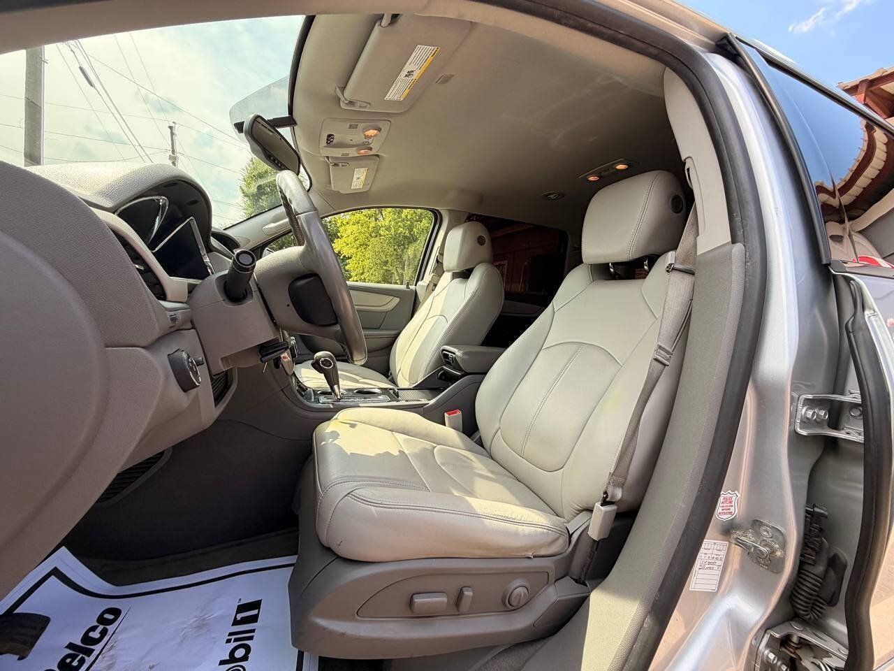 Used 2017 Chevrolet Traverse LT FWD image 11