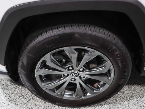 Used 2023 Toyota RAV4 XLE Premium image 11
