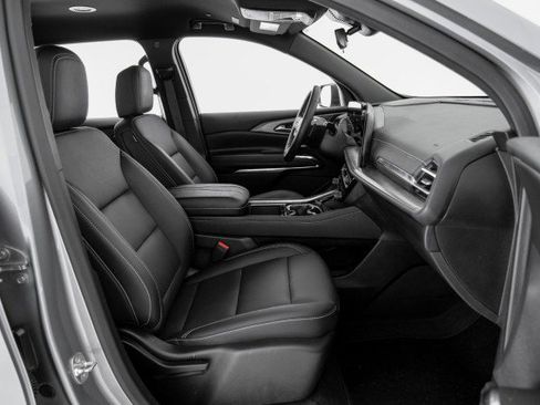 Used 2025 Chevrolet Traverse LT w/ LPO, Floor Liner Package FWD image 32