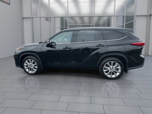 Used 2023 Toyota Highlander Limited image 6