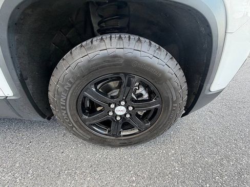 Certified 2023 GMC Acadia AT4 AWD/4WD image 32