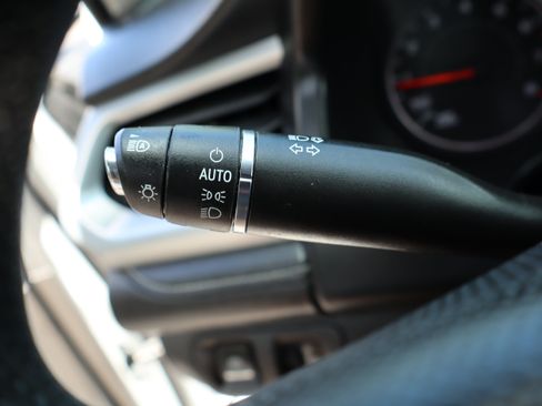 Used 2023 GMC Acadia SLE FWD image 59