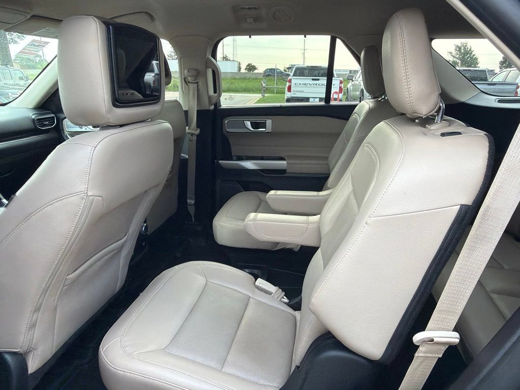 Used 2021 Ford Explorer Limited w/ Equipment Group 301A AWD/4WD image 9