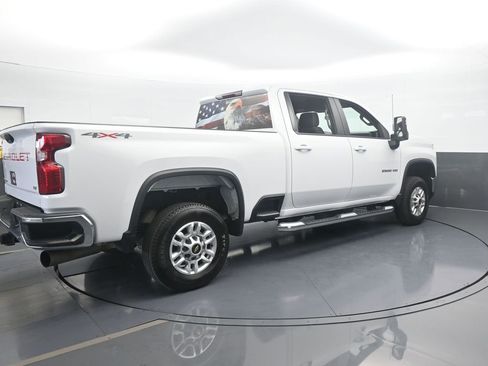 Used 2024 Chevrolet Silverado 2500 LT w/ Convenience Package image 6