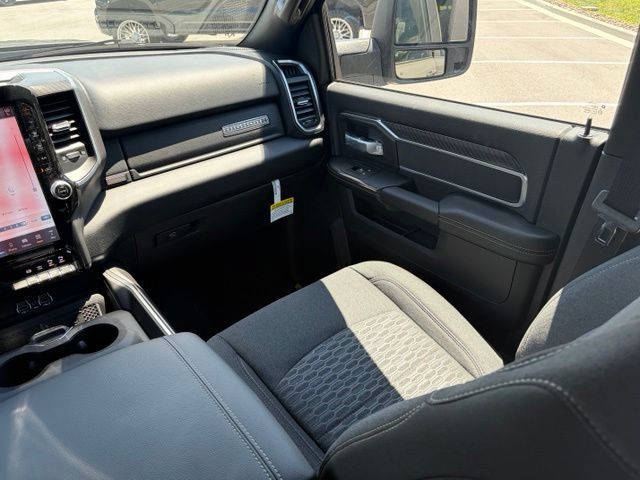 New 2026 RAM 2500 Big Horn AWD/4WD image 32