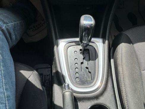 Used 2013 Dodge Avenger SE FWD image 22