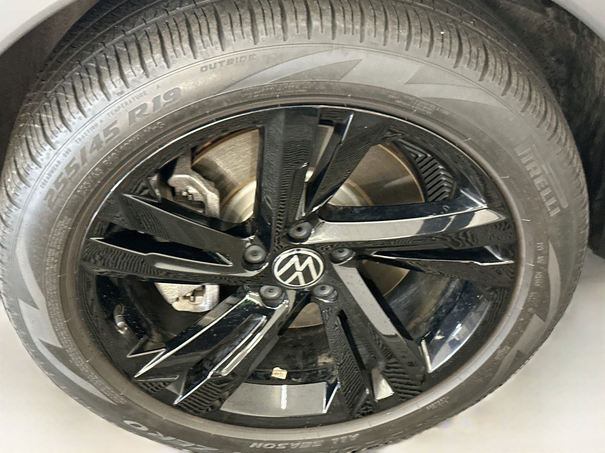 Used 2023 Volkswagen Tiguan SE R-Line FWD image 37