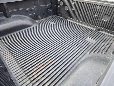 Used 2019 Nissan Frontier SV image 6