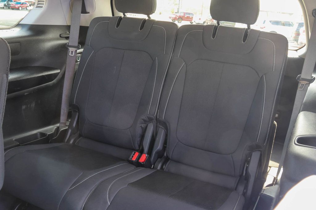 Used 2023 Jeep Grand Cherokee L Laredo AWD/4WD image 13