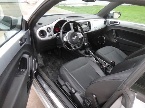Used 2012 Volkswagen Beetle 2.5 FWD image 11