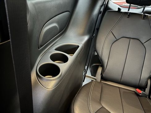 New 2026 Chrysler Pacifica Select image 32